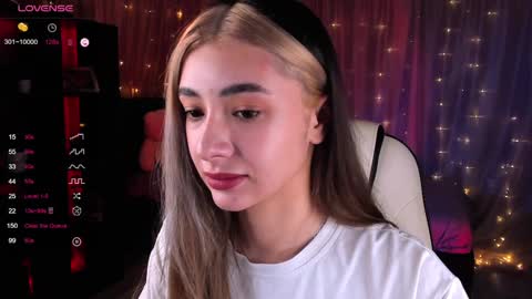 Snapshot of darlabelle chatting on 01.17.25 Belle online show from 01.17.25