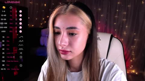 Snapshot of darlabelle chatting on 01.19.25 Belle online show from 01.19.25