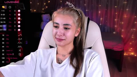 Snapshot of darlabelle chatting on 01.20.25 Belle online show from 01.20.25