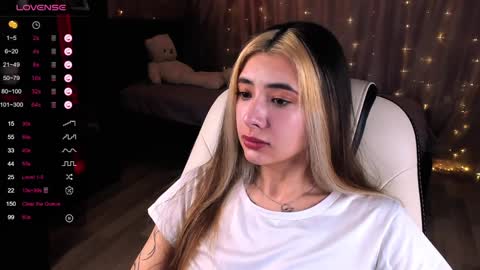 Snapshot of darlabelle chatting on 02.03.25 Belle online show from 02.03.25