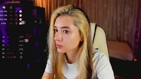 Snapshot of darlabelle chatting on 02.26.25 Belle online show from 02.26.25