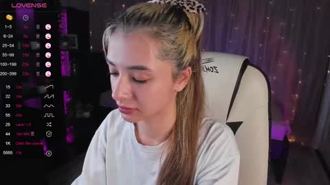 Snapshot of darlabelle chatting on 03.02.25 Belle online show from 03.02.25