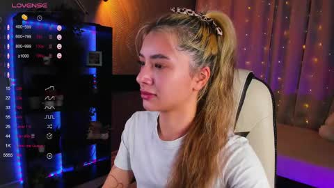 Snapshot of darlabelle chatting on 03.06.25 Belle online show from 03.06.25