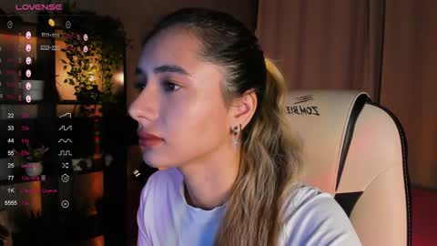 Snapshot of darlabelle chatting on 09.19.25 Belle online show from 09.19.25