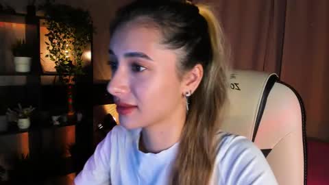 Snapshot of darlabelle chatting on 09.21.25 Belle online show from 09.21.25