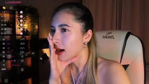 Snapshot of darlabelle chatting on 10.12.25 Belle online show from 10.12.25