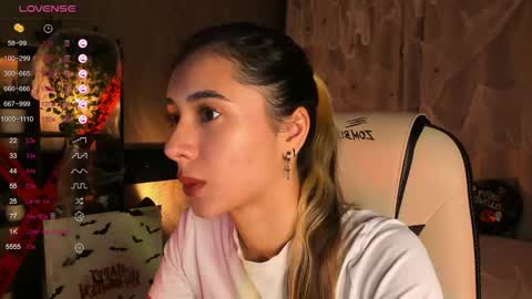 Snapshot of darlabelle chatting on 10.16.25 Belle online show from 10.16.25