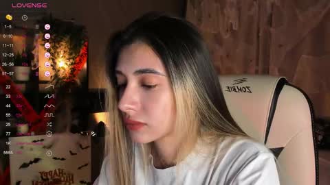 Snapshot of darlabelle chatting on 10.19.25 Belle online show from 10.19.25