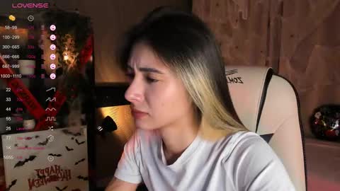 Snapshot of darlabelle chatting on 10.30.25 Belle online show from 10.30.25