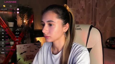 Snapshot of darlabelle chatting on 11.03.25 Belle online show from 11.03.25