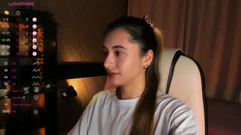 Snapshot of darlabelle chatting on 11.04.25 Belle online show from 11.04.25