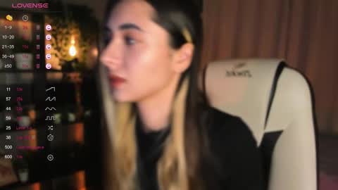 Snapshot of darlabelle chatting on 11.13.25 Belle online show from 11.13.25