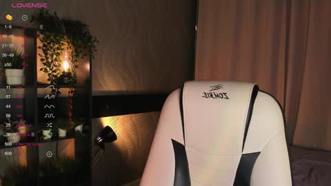 Snapshot of darlabelle chatting on 11.14.25 Belle online show from 11.14.25