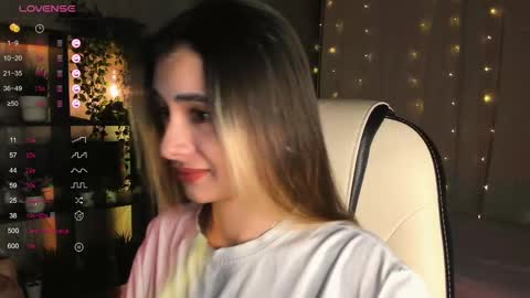 Snapshot of darlabelle chatting on 11.16.25 Belle online show from 11.16.25