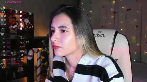 Snapshot of darlabelle chatting on 12.17.25 Belle online show from 12.17.25