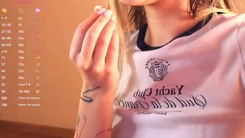 Snapshot of darlabelle chatting on 02.28.26 Belle online show from 02.28.26