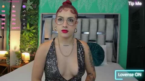 Darlyhooper online show from 10.21.25