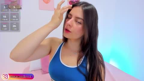Snapshot of dashanovikov chatting on 11.17.25 Dasha online show from 11.17.25