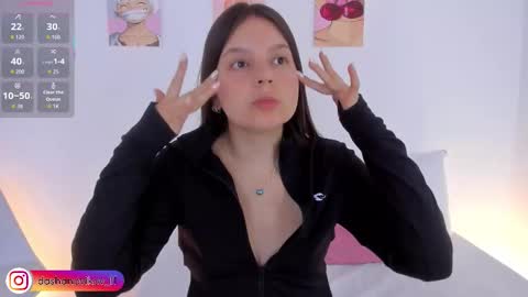 Snapshot of dashanovikov chatting on 11.23.25 Dasha online show from 11.23.25