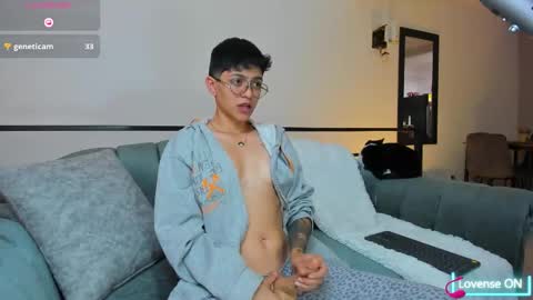 Snapshot of dass_roman chatting on 09.30.25 Dass Roman online show from 09.30.25