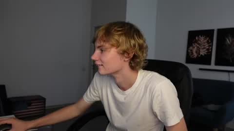 Snapshot of dave_redmond chatting on 07.18.26 DAVE REDMOND online show from 07.18.26