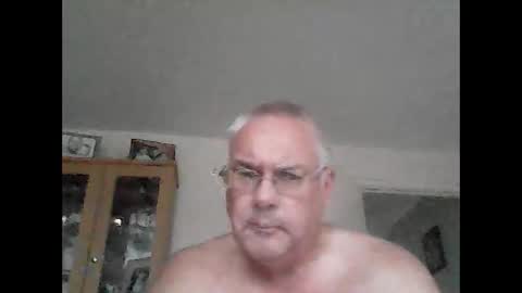Snapshot of daveandp chatting on 10.14.25 Dave online show from 10.14.25