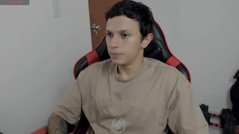 Snapshot of davebroww chatting on 10.10.25 Dave Brown online show from 10.10.25