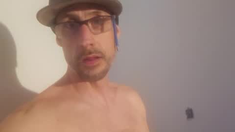 Snapshot of david1982yesyes chatting on 05.23.26 david1982yesyes online show from 05.23.26