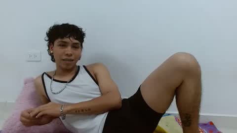 Snapshot of davidh0t69 chatting on 11.30.25 hot-david online show from 11.30.25