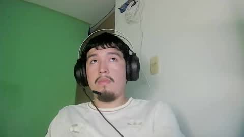 Snapshot of davidlasecuela chatting on 02.14.26 DavidSkinny online show from 02.14.26