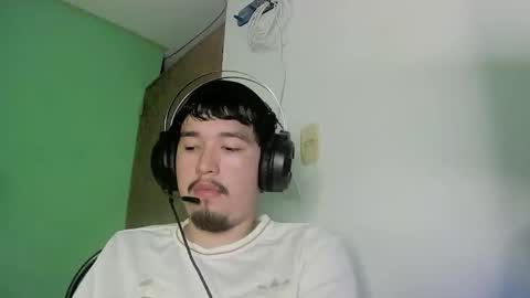 Snapshot of davidlasecuela chatting on 02.15.26 DavidSkinny online show from 02.15.26