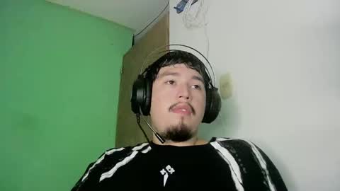 Snapshot of davidlasecuela chatting on 02.15.26 DavidSkinny online show from 02.15.26