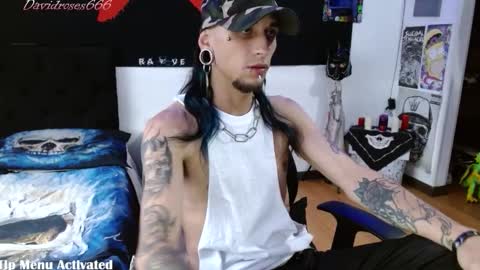 Snapshot of davidroses420 chatting on 10.01.25 online show from 10.01.25