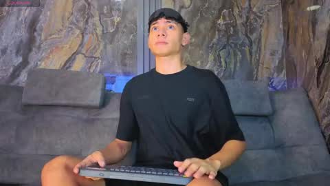 Snapshot of daviid_laid_ chatting on 05.14.26 David online show from 05.14.26