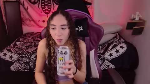 Snapshot of davina_heart chatting on 11.23.25 Davina online show from 11.23.25