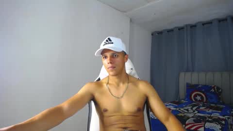 Snapshot of davisito7 chatting on 01.01.25 David Angel online show from 01.01.25