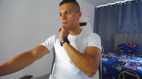 Snapshot of davisito7 chatting on 02.22.25 David Angel online show from 02.22.25