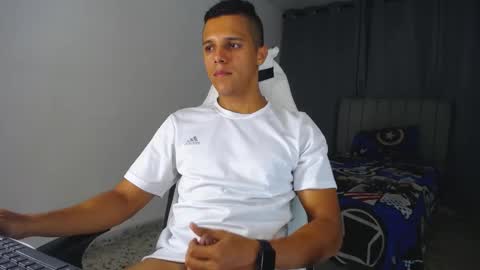 Snapshot of davisito7 chatting on 03.09.25 David Angel online show from 03.09.25