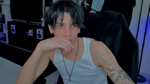 Snapshot of davisross chatting on 04.22.26 davis online show from 04.22.26