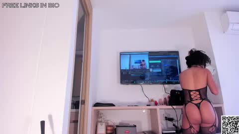 Snapshot of dayanaortega chatting on 10.25.25 dayanaortega online show from 10.25.25