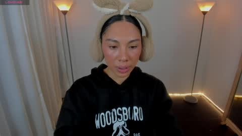 I am Dayanna  tecca online show from 03.30.26