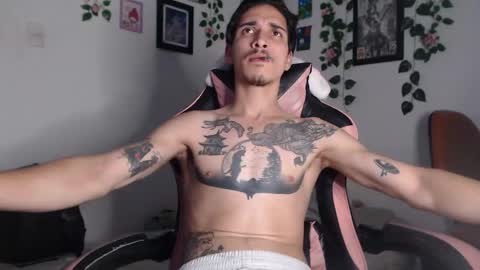 Snapshot of dazzayyy chatting on 12.13.24 dazzayy online show from 12.13.24