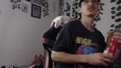 Snapshot of dazzayyy chatting on 12.31.24 dazzayy online show from 12.31.24