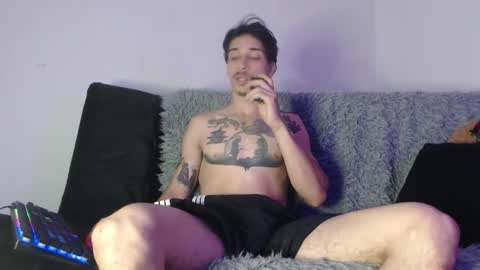 Snapshot of dazzayyy chatting on 10.08.25 dazzayy online show from 10.08.25