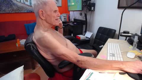 Snapshot of ddaldd chatting on 12.13.25 NOLADon online show from 12.13.25