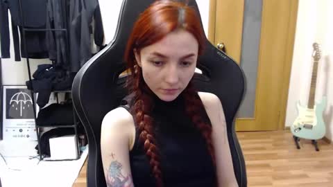 Snapshot of dead_girll chatting on 12.07.24 freak online show from 12.07.24