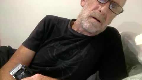 deanofflove221000 online show from 12.17.25