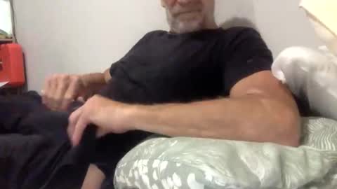 deanofflove221000 online show from 12.18.25