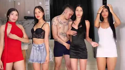 Snapshot of dears_pearlss chatting on 09.27.25 Hannah - Annie - Alisson online show from 09.27.25