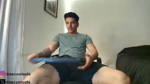 Snapshot of deconrios chatting on 07.18.26 Santiago online show from 07.18.26